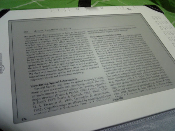 Kindle dx横屏显示双排学术论文，读起来舒服多了。